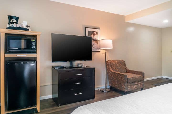 Room 11 of 33